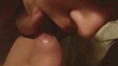 Vizită porno la domiciliu de către o fată pentru a oferi o ușurare sexuală